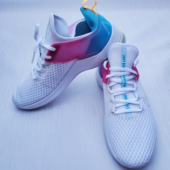 NIKE WOMENS AIR MAX BELLA TRAINING SHOE sold - Picture 3 of 10
